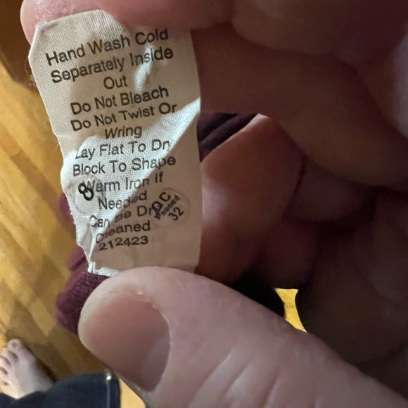 Cabi T-Shirt Long Sleeve Plumberry Overlay Rayon Jersey Large EUC - Picture 5 of 5